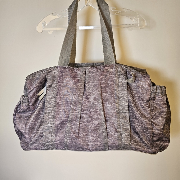 Rare Earth grey with pink interior nylon duffle bag - Picture 2 of 13